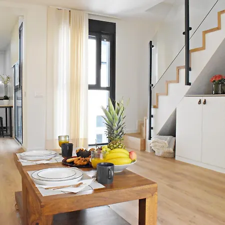 Bright Duplex In Centre