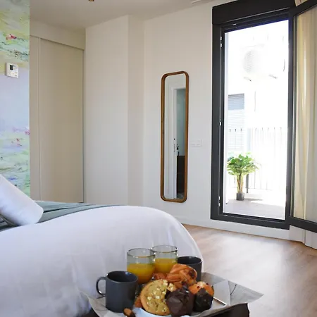 Bright Duplex In Centre 公寓