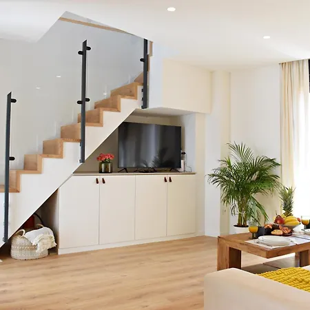 Bright Duplex In Centre 公寓